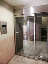 菱和パレス高輪壱番館_オートロック式自動ドア